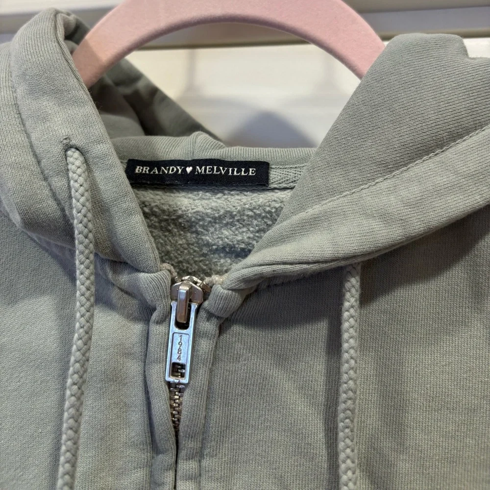 Brandy Melville Sleeveless Green Zip-Up Hoodie - Picture 2 of 3